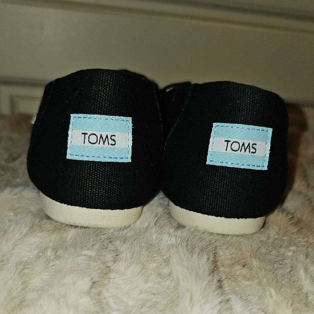 TOMS- Women's Black Slip-On Loafers Size 8 - Picture 7 of 7